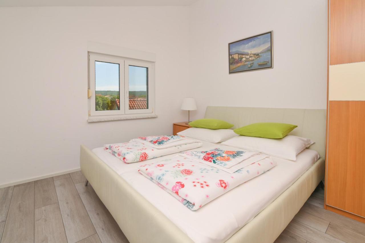 Apartments Basic Sveti Anton 88 Malinska Exterior foto