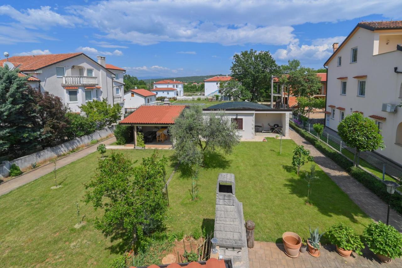 Apartments Basic Sveti Anton 88 Malinska Exterior foto